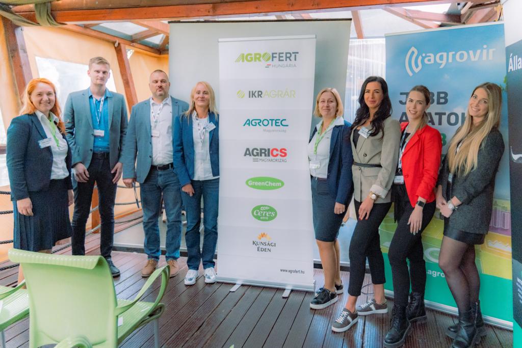az IKR Agrár Kft., az AGRI CS Magyarország Kft. és az AGROTEC Magyarország Kft. képviselte